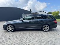 Gebraucht Mercedes E220 Avantgarde 170 PS (125 kW) 2010 Tenoritgrau Kombi