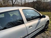 Gebraucht Renault Clio II 73 PS (53 kW) 2003 Silber Kleinwagen