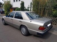 Gebraucht Mercedes E230 132 PS (97 kW) 1992 Gold Limousine