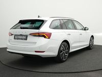 Gebraucht Skoda Octavia Clever 150 PS (110 kW) 2023 Moonweiss metallic Kombi
