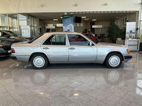 Gebraucht Mercedes E230 132 PS (97 kW) 1991 Brillantsilber  metallic Limousine