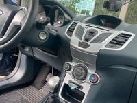 Gebraucht Ford Fiesta 60 PS (44 kW) 2012 Blau Kleinwagen