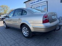 Gebraucht VW Passat Highline 116 PS (85 kW) 2001 Gold Limousine
