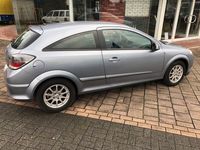 gebraucht Opel Astra GTC Astra HEDITION 1,6 Benzin TÜV NAVI PDC 8fach bereift