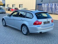Gebraucht BMW 318 143 PS (105 kW) 2012 Silber Kombi