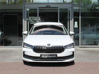 Gebraucht Skoda Superb Selection 204 PS (150 kW) 2025 Purity weiß (uni) Kombi