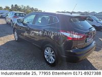 Gebraucht Nissan Qashqai Acenta 116 PS (85 kW) 2015 Schwarz SUV