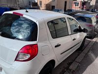 Gebraucht Renault Clio II 75 PS (55 kW) 2009 Weiß Limousine