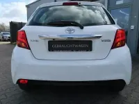 Gebraucht Toyota Yaris 69 PS (50 kW) 2017 Super white Kleinwagen