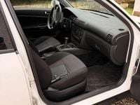 Używany VW Passat Basis 101 KM (74 kW) 1997 Biały Sedan/Limuzyna