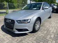 Gebraucht Audi A4 Attraction 120 PS (88 kW) 2012 Eissilber metallic Limousine