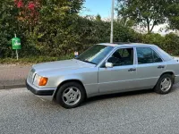Gebraucht Mercedes E200 136 PS (100 kW) 1993 Silber Limousine