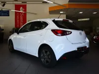 Usata Mazda 2 75 CV (55 kW) 2016 Bianco Berlina