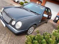 Gebraucht Mercedes E200 Elegance 136 PS (100 kW) 1997 Schwarz Limousine