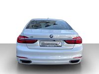 Gebraucht BMW 750 Executive 450 PS (330 kW) 2017 Mineralweiss metallic Limousine