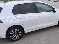 Gebraucht VW Golf VIII Active 150 PS (110 kW) 2022 Weiß Limousine