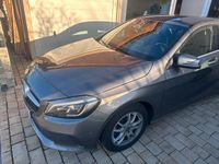Gebraucht Mercedes A180 122 PS (89 kW) 2017 Grau Kleinwagen