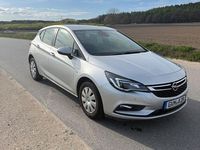 Używany Opel Astra Selection 105 KM (77 kW) 2016 Srebrny Sedan/Limuzyna