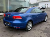 Gebraucht VW Eos Basis 122 PS (89 kW) 2013 Rising blue metallic Cabrio