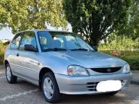 Gebraucht Daihatsu Charade 84 PS (61 kW) 1998 Silber Limousine