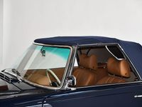 Gebraucht Mercedes 230 150 PS (110 kW) 1964 Blau Cabrio