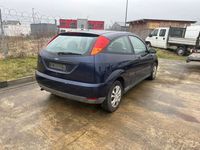 Usado Ford Focus Finesse 131 CV (96 kW) 2001 Azul Berlina