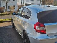 Gebraucht BMW 118 122 PS (89 kW) 2007 Silber Kleinwagen