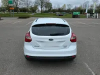 Gebraucht Ford Focus 125 PS (91 kW) 2013 Weiß Kleinwagen