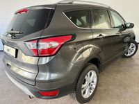 Gebraucht Ford Kuga Ambiente 150 PS (110 kW) 2017 Grau SUV