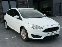 Używany Ford Focus Trend 101 KM (74 kW) 2018 Biały Sedan/Limuzyna