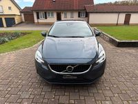 Gebraucht Volvo V40 Momentum 190 PS (139 kW) 2017 Blau Limousine