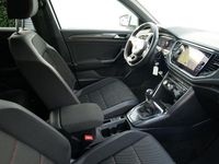 Używany VW T-Roc Active 150 KM (110 kW) 2021 Biały SUV