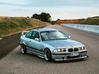 Gebraucht BMW 320 M Sport 150 PS (110 kW) 1993 Silber Coupé