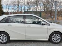 Gebraucht Mercedes B200 136 PS (100 kW) 2012 Weiß Van / Kleinbus