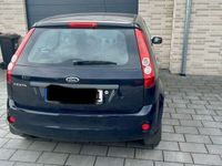 gebraucht Ford Fiesta 1,3 44 kW Ambiente Ambiente