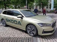 Gebraucht Skoda Superb Selection 150 PS (110 kW) 2024 Ice tea gelb metallic Kombi
