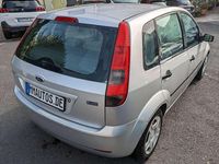Gebraucht Ford Fiesta Ghia 69 PS (50 kW) 2002 Silber Limousine