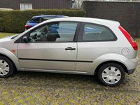 Gebraucht Ford Fiesta 70 PS (51 kW) 2003 Silber Kleinwagen