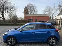 Gebraucht Hyundai i20 Passion Plus 84 PS (61 kW) 2016 Blau Limousine