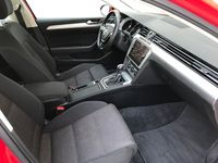 Gebraucht VW Passat 122 PS (89 kW) 2021 Rot Kombi