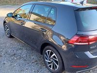 Gebraucht VW Golf VII Join 116 PS (85 kW) 2019 Uranograu/cinza urano Kleinwagen
