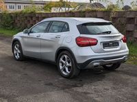 gebraucht Mercedes GLA180 7G-DCT FACELIFT | LED | Leder | Keyless