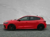 Używany Ford Focus ST 280 KM (205 kW) 2024 Czerwony Sedan/Limuzyna