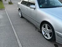 Używany Mercedes E280 Elegance 204 KM (150 kW) 2002 Srebrny Sedan/Limuzyna