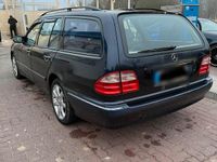 Gebraucht Mercedes E320 197 PS (144 kW) 2000 Blau Kombi