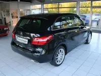 Gebraucht Mercedes B200 156 PS (114 kW) 2015 Kosmosschwarz Kleinwagen