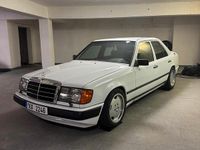 Gebraucht Mercedes E260 170 PS (125 kW) 1989 Weiß Limousine