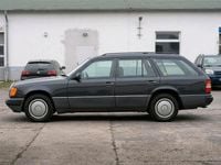 Gebraucht Mercedes E230 134 PS (98 kW) 1991 Andere farben Kombi