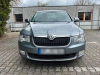 Gebraucht Skoda Superb 140 PS (102 kW) 2011 Grau Limousine