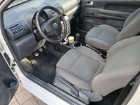 Gebraucht VW Fox Style 60 PS (44 kW) 2011 Weiß Kleinwagen